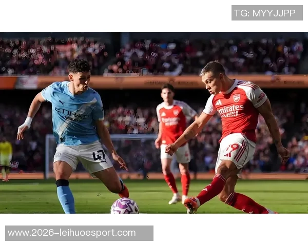 英超争冠白热化曼城曼联仅差3分枪手领跑群雄逐鹿局面引人关注