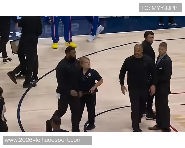 火箭遭遇三次争议判罚解说员直言NBA承认偏袒如若道歉能解决问题就好了